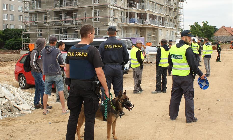 2021-2-4-1014Kontrola nelegálální zaměstnanosti.jpg